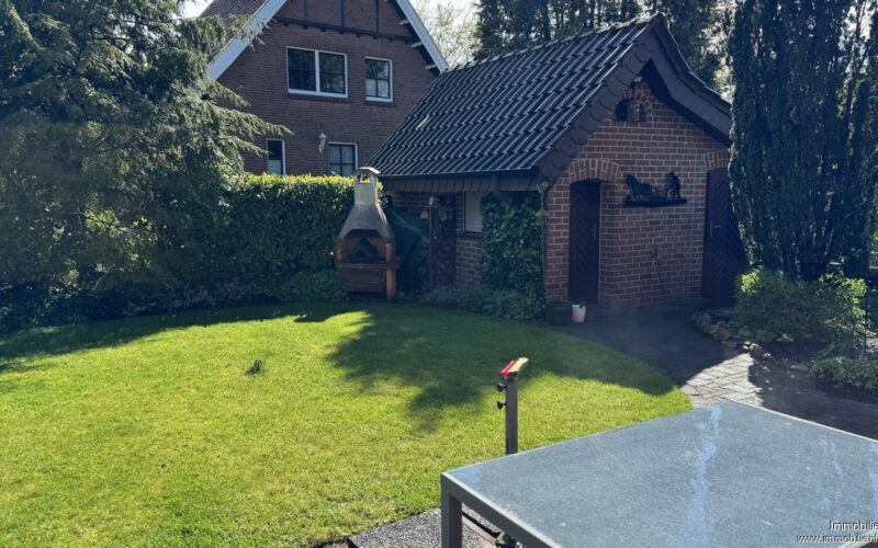 Garten mit Gerätehaus