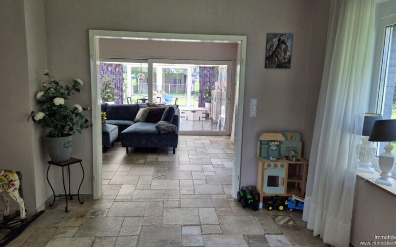 Eetkamer/verbindingskamer met de woonkamer