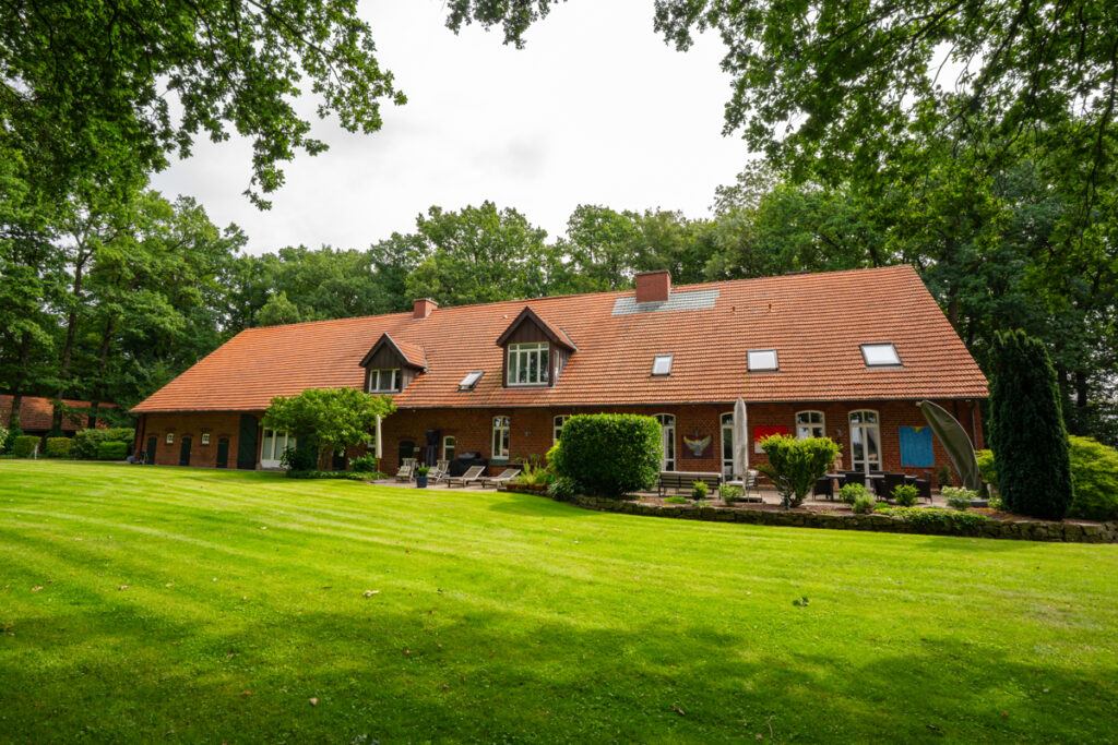 Haupthaus 2 Wohneinheiten 4 Pferdeboxen — Exklusiver Landsitz vor den Toren Lingens – mit Gästehaus, und vielfältigen Nutzungsmöglichkeiten, Lingen / Clusorth