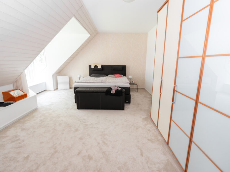 Elternschlafzimmer - Haupthaus — Exklusiver Landsitz vor den Toren Lingens – mit Gästehaus, und vielfältigen Nutzungsmöglichkeiten, Lingen / Clusorth