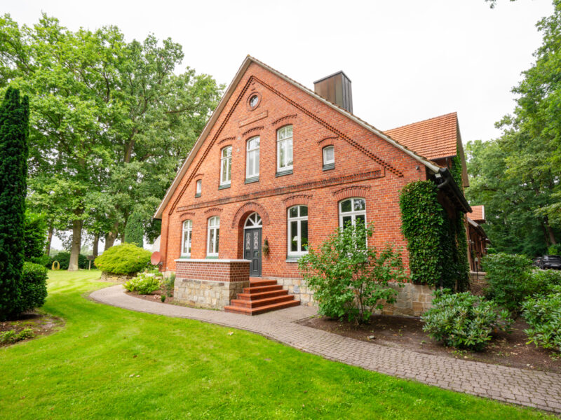 Seitenansicht - Haupthaus — Exklusiver Landsitz vor den Toren Lingens – mit Gästehaus, und vielfältigen Nutzungsmöglichkeiten, Lingen / Clusorth